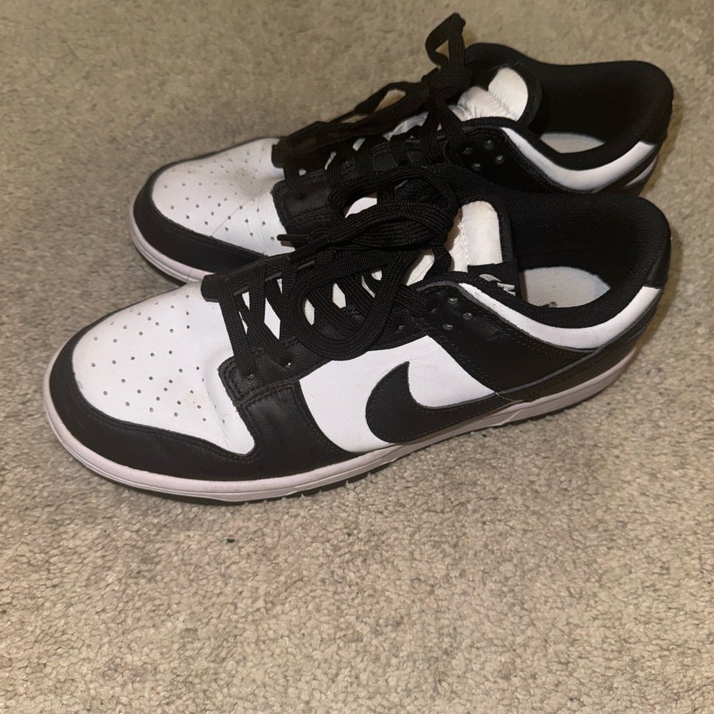 Women’s Nike Dunk Low 8.5